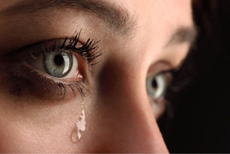 lagrimeo constante causas